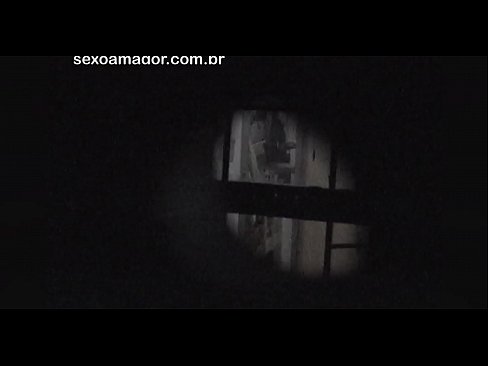 ❤️ Blondie blir hemligt videofilmad av en voyeur från grannskapet gömd bakom ihåliga tegelstenar ❤️ Kvalitets sex at us ❌️